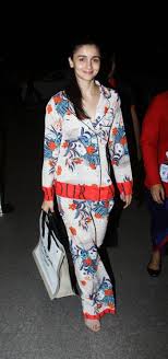 Sonam Kapoor, Alia Bhatt Or Deepika Padukone:10 Celebrity Style Night Suit Look - 5