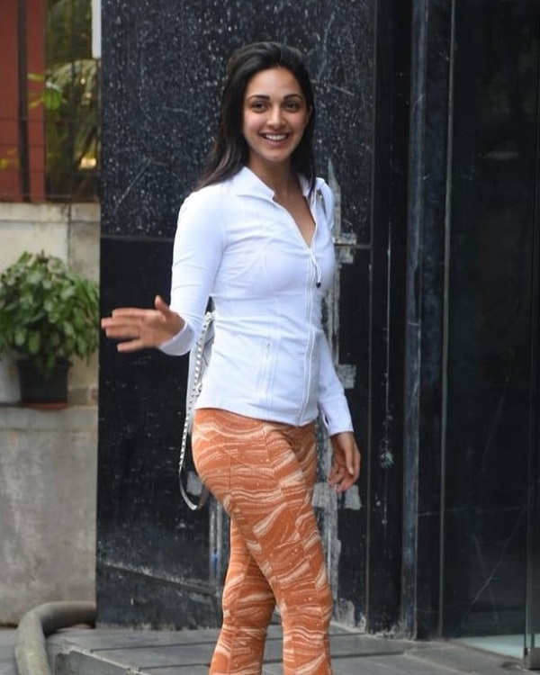 Sonam Kapoor, Kangana Ranaut and Kiara Advani: Who Knows Best To Style In White Shirt - 3