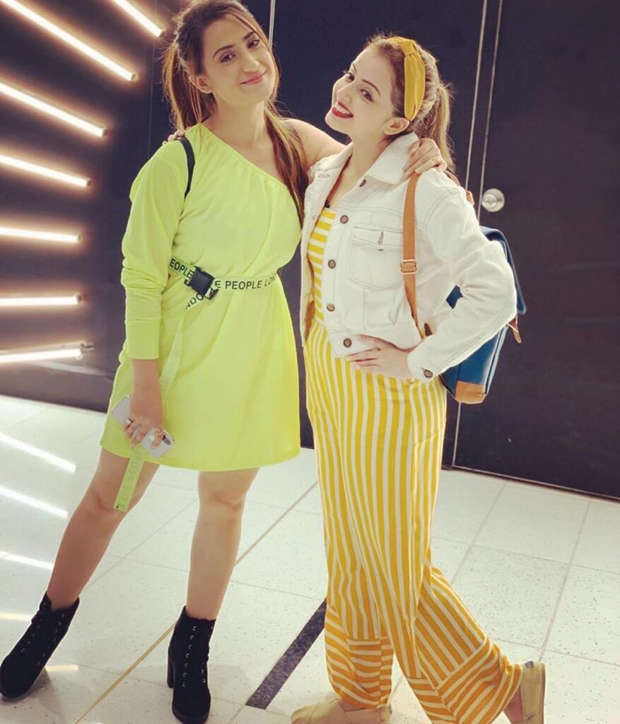 Take Cues From Jennifer Winget And Shrenu Parikh To Style Your Striped Outfits - 7