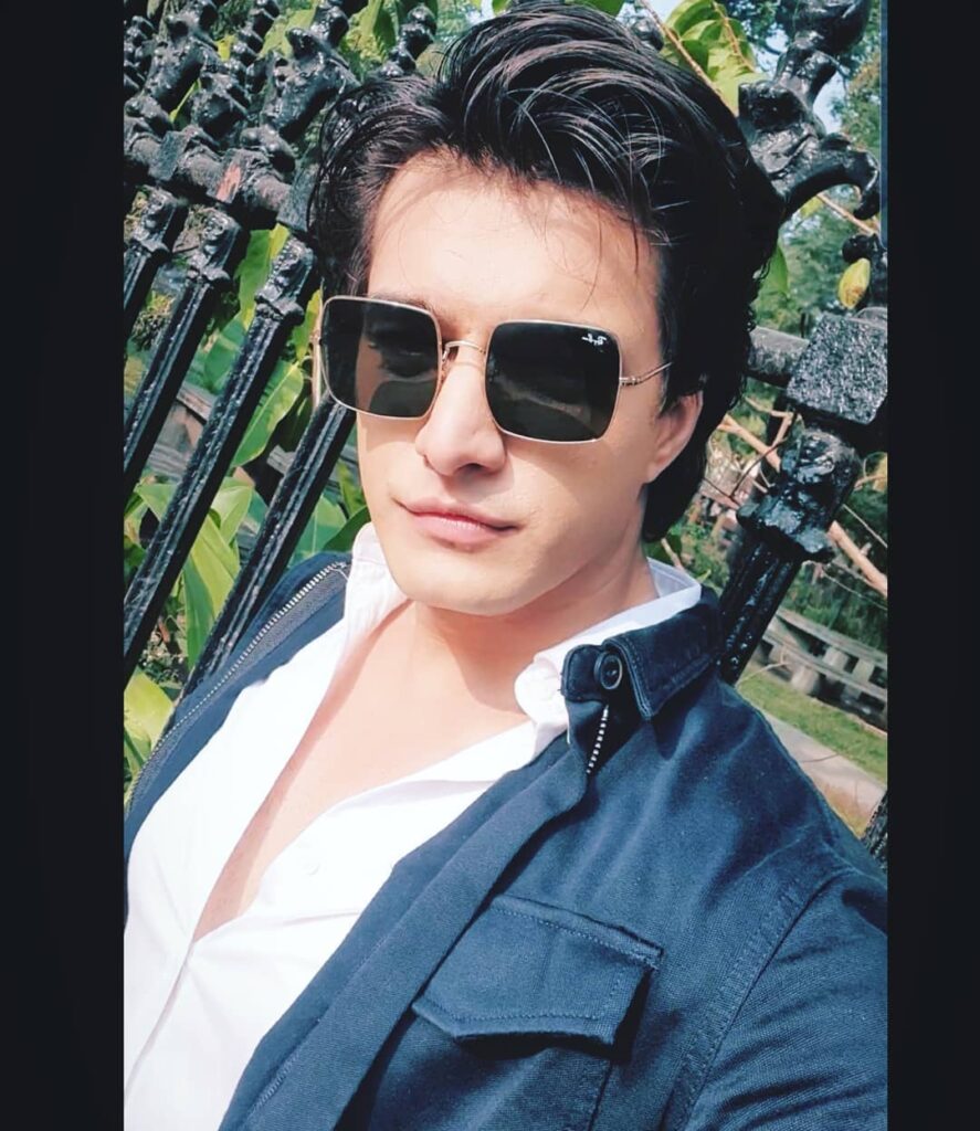 Take Outfit Inspiration From Mohsin Khan And Parth Samthaan For A Cool Party Night - 0