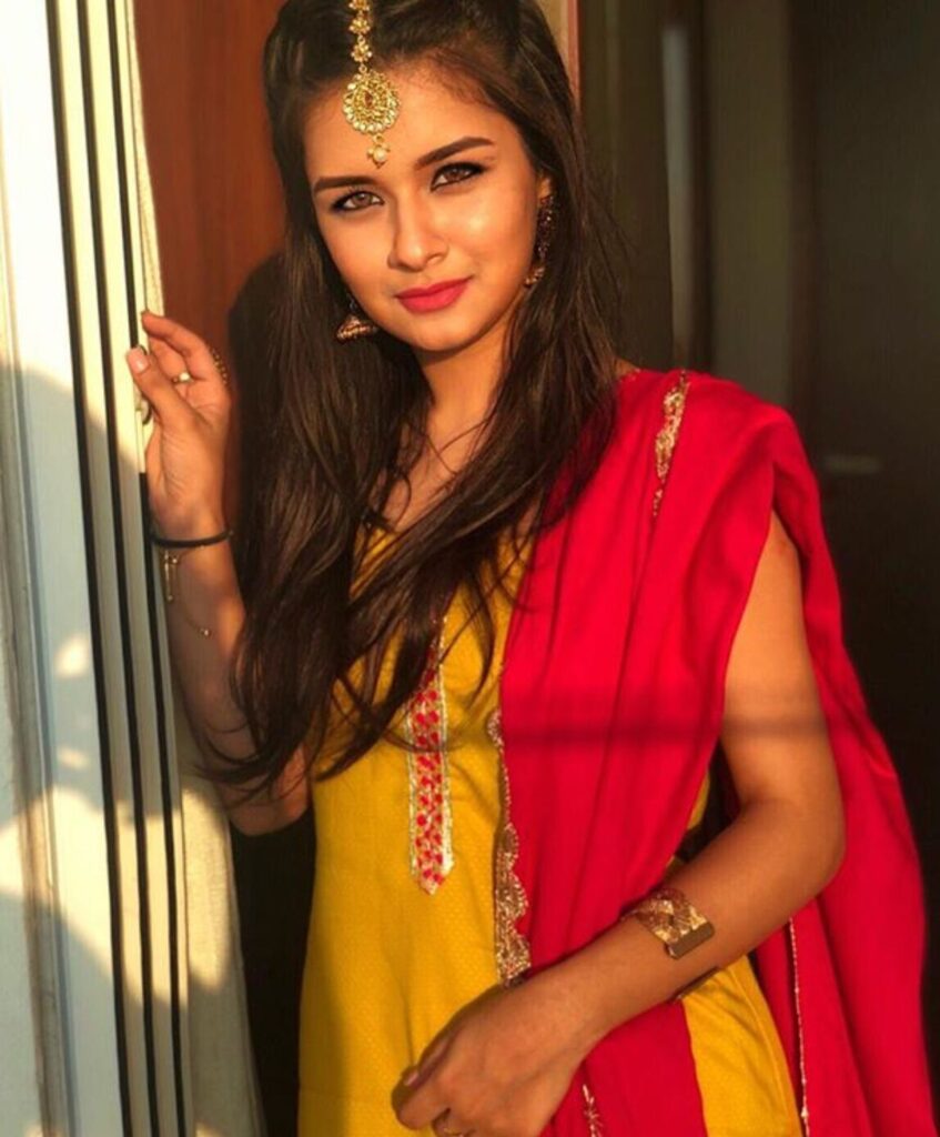 These Avneet Kaur’s Ethnic Looks Will Give You Lockdown Fashion Inspiration - 1