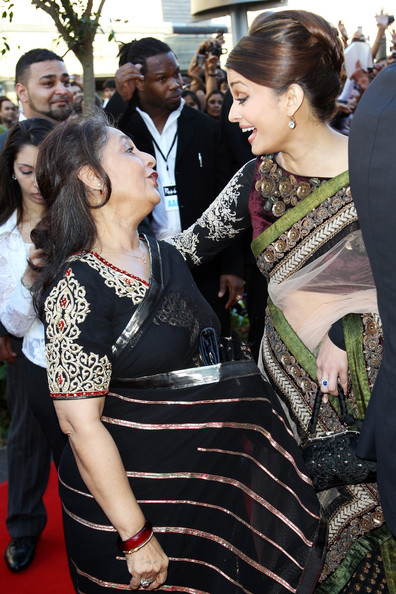 #Throwback Jaya Bachchan and Aishwarya Rai Bachchan’s SMILING Moment - 0