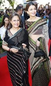 #Throwback Jaya Bachchan and Aishwarya Rai Bachchan’s SMILING Moment - 2