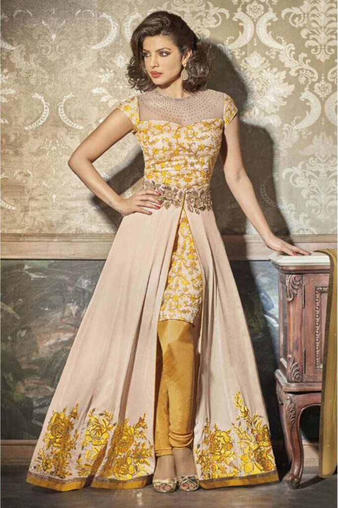 We love Kareena Kapoor, And Priyanka Chopra’s Indo-western looks; see pics - 2