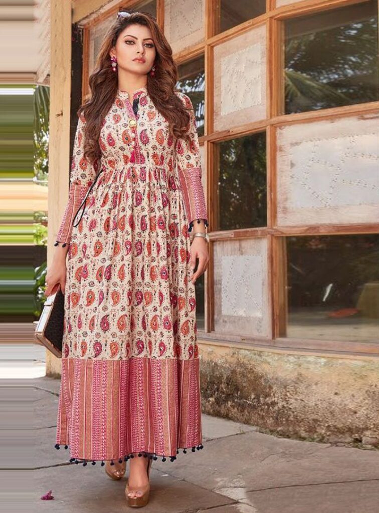 We love Urvashi Rautela’s Indo-Western looks; see pics - 3