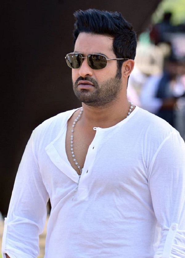 Yash, Vijay Deverekonda, Mahesh Babu, NTR Jr: Stylish in sunglasses - 4