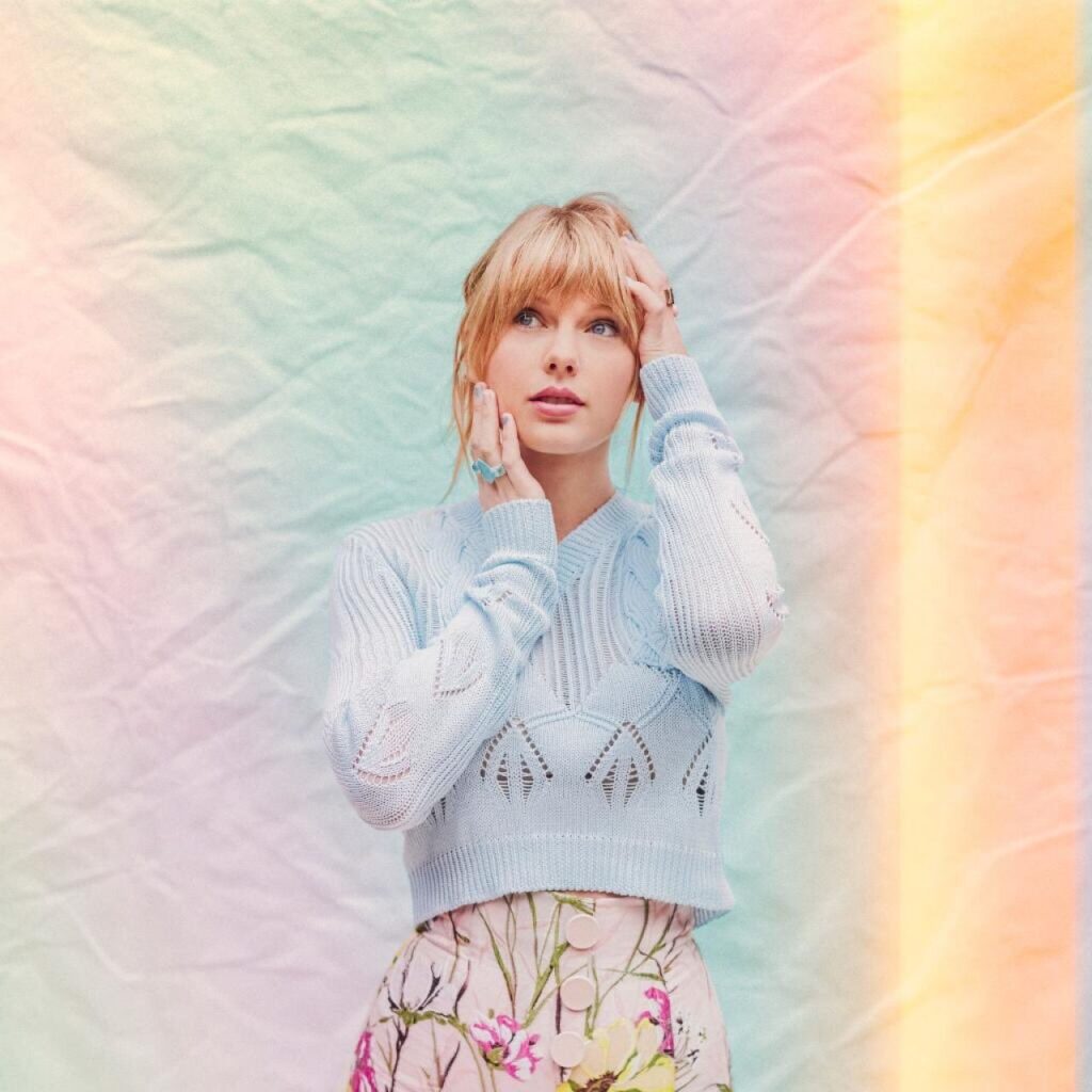 You Can’t Ignore Taylor Swift’s Most Stylish Photoshoot Ever - 0