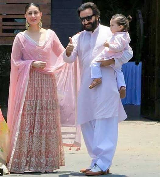 5 Simple Family Photo Poses Tips To Take From Kareena Kapoor And Saif Ali Khan 2