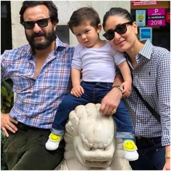 5 Simple Family Photo Poses Tips To Take From Kareena Kapoor And Saif Ali Khan