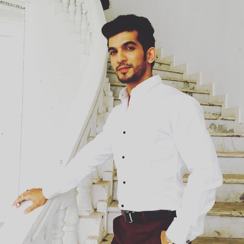 5 Ways to Style Summer Whites Like Priyank Sharma And Arjun Bijlani - 3