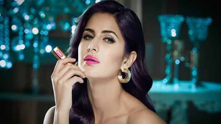 A die-hard lipstick fan? Check out Kareena Kapoor, Aishwarya Rai Bachchan, Priyanka Chopra and Katrina Kaif’s different shades - 3