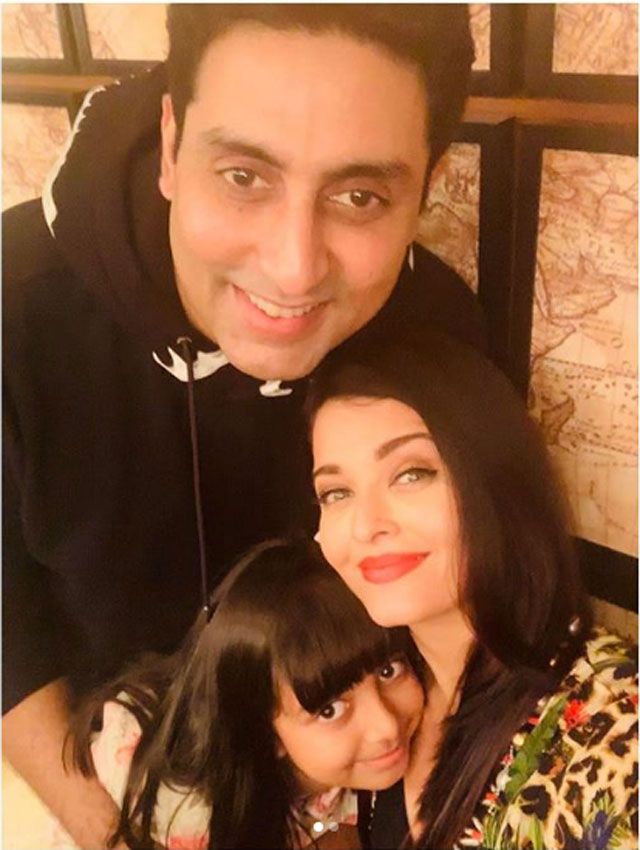 Aishwarya Rai Bachchan, Anushka Sharma, And Kareena Kapoor’s SELFIE Moments! - 1