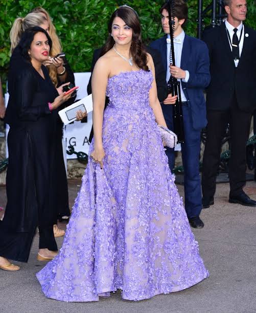Aishwarya Rai Bachchan in Pink to Purple; Check Pictures! - 2