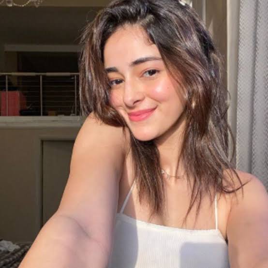 Ananya Panday Vs Janhvi Kapoor Vs Sara Ali Khan: Best smiling photos to charm your heart 2