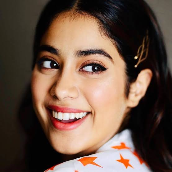 Ananya Panday Vs Janhvi Kapoor Vs Sara Ali Khan: Best smiling photos to charm your heart