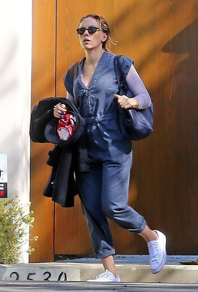 Angelina Jolie, Megan Fox, Emma Watson, Scarlett Johansson: Sassy Look In Sneakers - 9