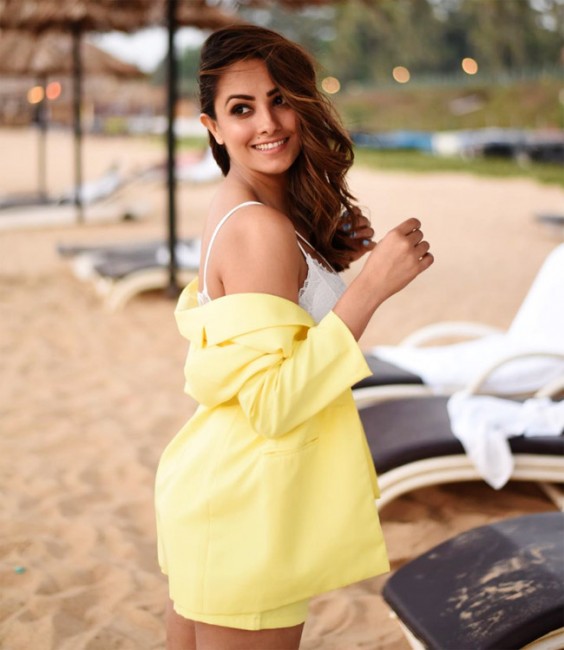 Anita Hassanandani, Jasmin Bhasin and Surbhi Chandna look fresh as flower in these pretty yellow outfits - 5