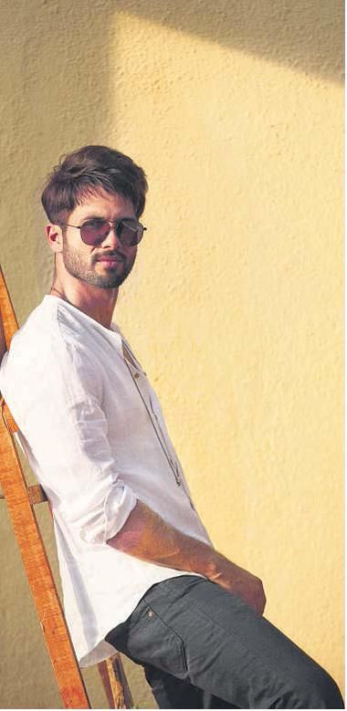 Ayushmann Khurrana, Shahid Kapoor, Varun Dhawan, Vicky Kaushal: Best Dressed In White Shirt - 2