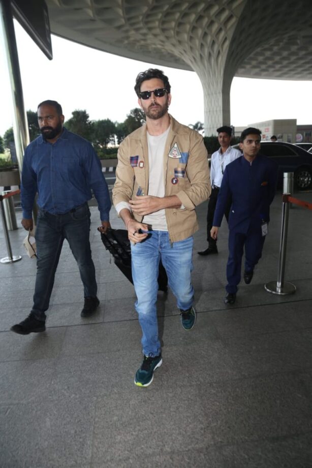 Be Bold, Be Stylish With These Airport Looks From Kartik Aaryan, Varun Dhawan, Hrithik Roshan, And Ranbir Kapoor - 2