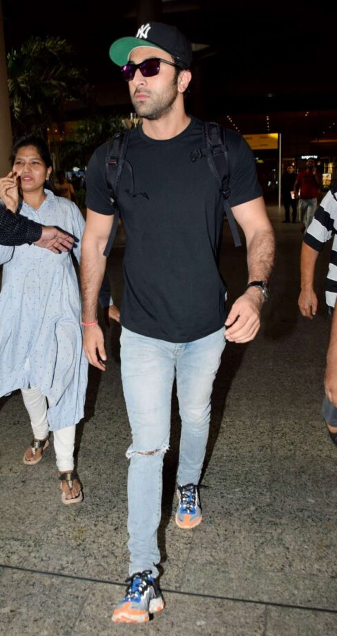 Be Bold, Be Stylish With These Airport Looks From Kartik Aaryan, Varun Dhawan, Hrithik Roshan, And Ranbir Kapoor - 3