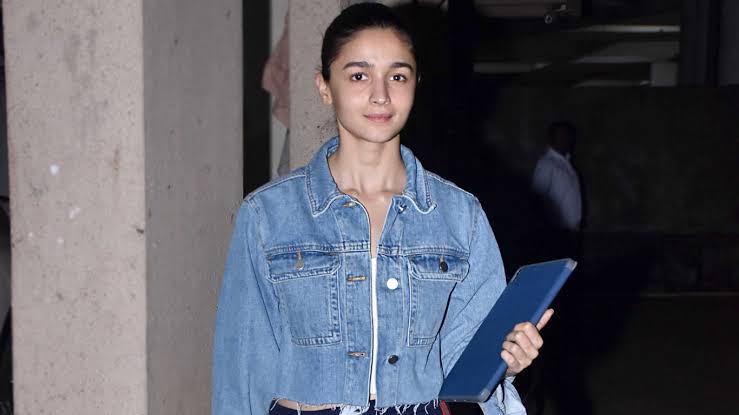 Best Of Denim Looks From Alia Bhatt, Ananya Panday And Janhvi Kapoor - 2