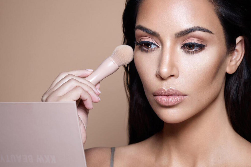 Check Out! Kim Kardashian’s Different Eyeshadow Looks - 2