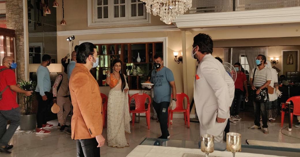 Check Out! Latest Photos From The Set Of Kumkum Bhagya 3