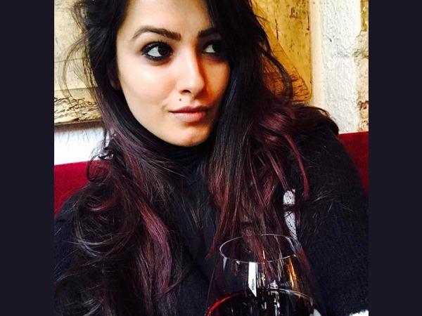 Check Out! Nia Sharma, Surbhi Jyoti, Anita Hassanandani’s BOLD Hair Color Style - 4