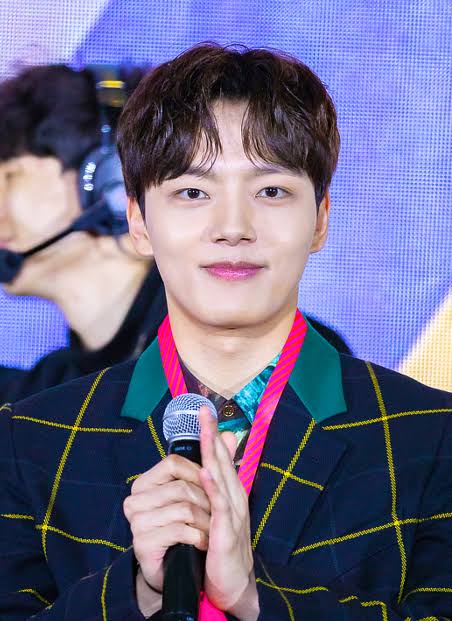 Decoding K-Pop Star Yeo Jin-goo’s Style Statement - 1