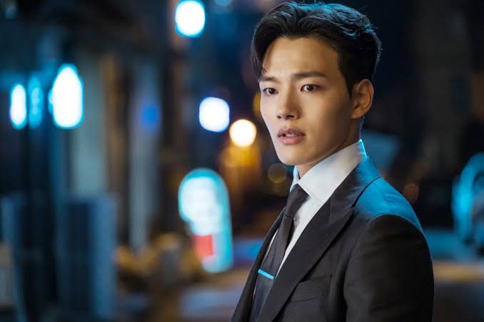 Decoding K-Pop Star Yeo Jin-goo’s Style Statement - 2