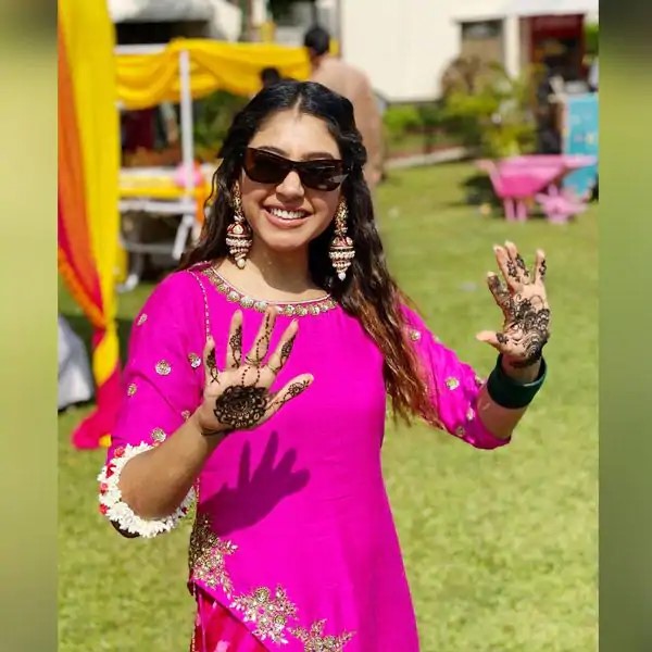 Divyanka Tripathi, Niti Taylor, Parul Chauhan: Eye-Catching Mehendi Designs You Should Try 4