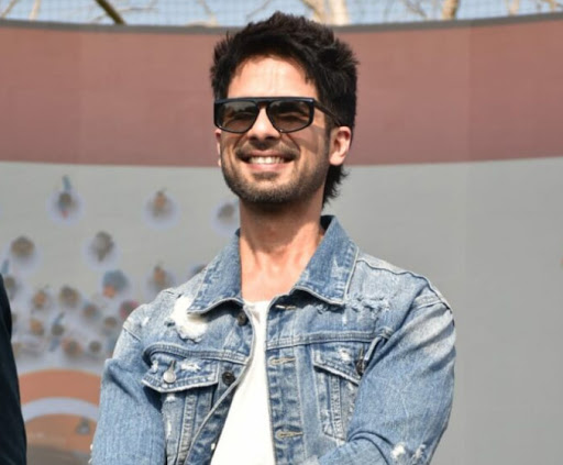 Dynamic Denim: Hrithik Roshan, Shahid Kapoor, and Kartik Aaryan’s Amazing Denim Looks - 1