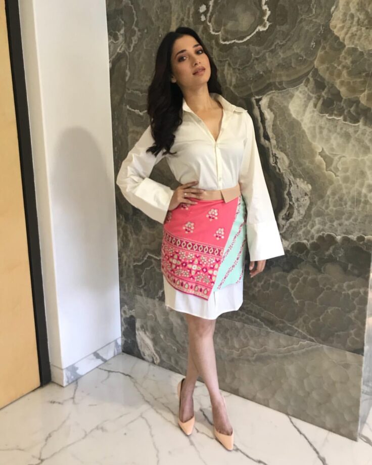 Every time Tamannaah Bhatia Posed Flaunting Her Perfectly Toned Legs - 3