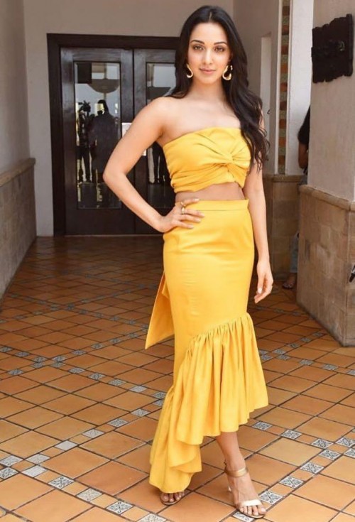 From Desi To Bold: Disha Patani, Kiara Advani And Janhvi Kapoor’s Outfits In All Genres - 3