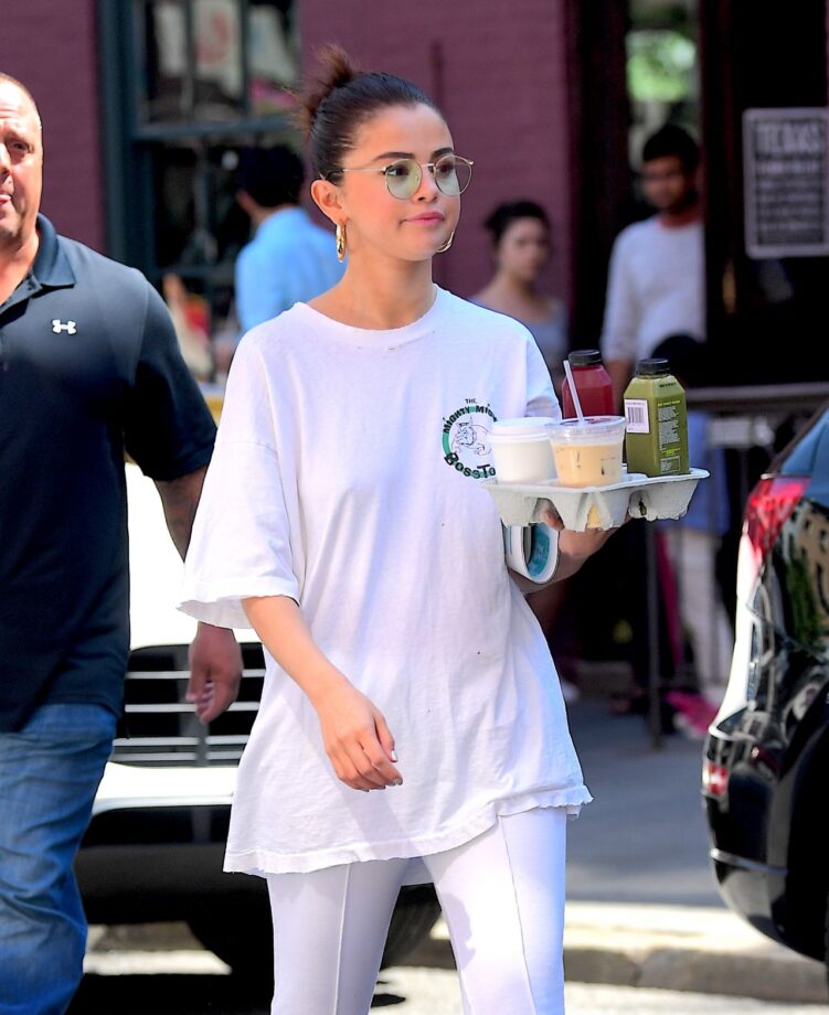 Get The Comfy And Glam Look Like Selena Gomez! - 2