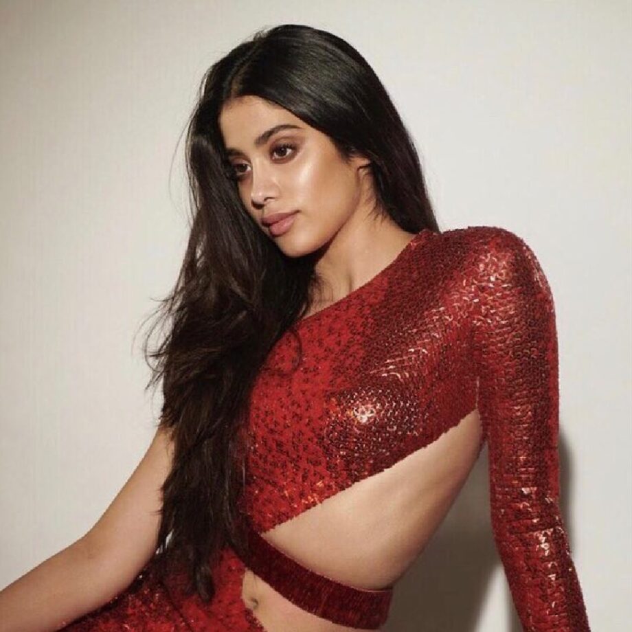 Glow Like A Rose In These Gorgeous Red Outfits - 4