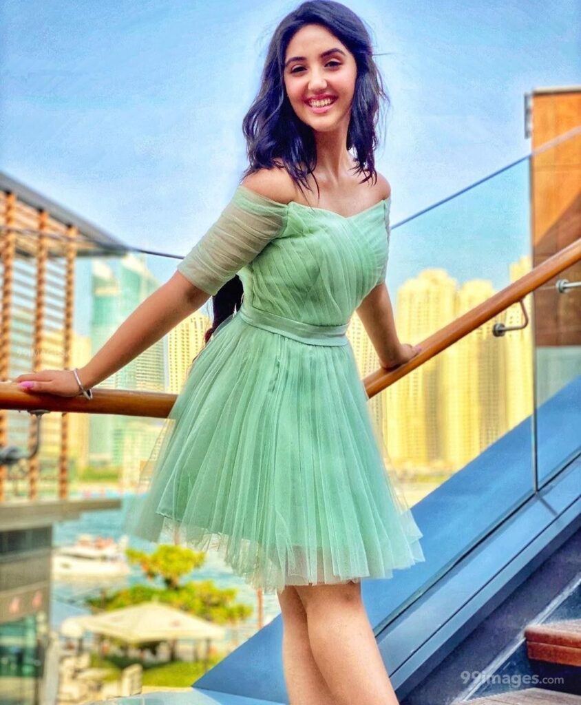 Go Green! Ashi Singh, Ashnoor Kaur And Avneet Kaur’s Stylish Ways To Wear Green - 2