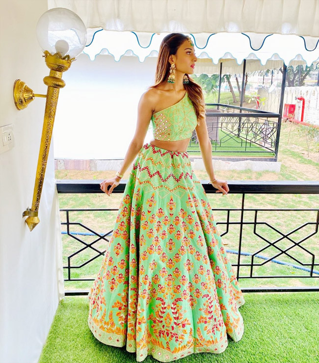 Going Green! Shraddha Arya, Sriti Jha, Divyanka Tripathi, Erica Fernandes Know How To Pull Off This Color - 0