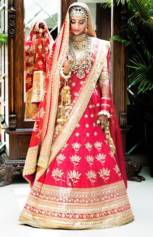 Here’s How Sonam Kapoor And Kareena Kapoor Styled Lehenga With Gemstone Jewellery - 2