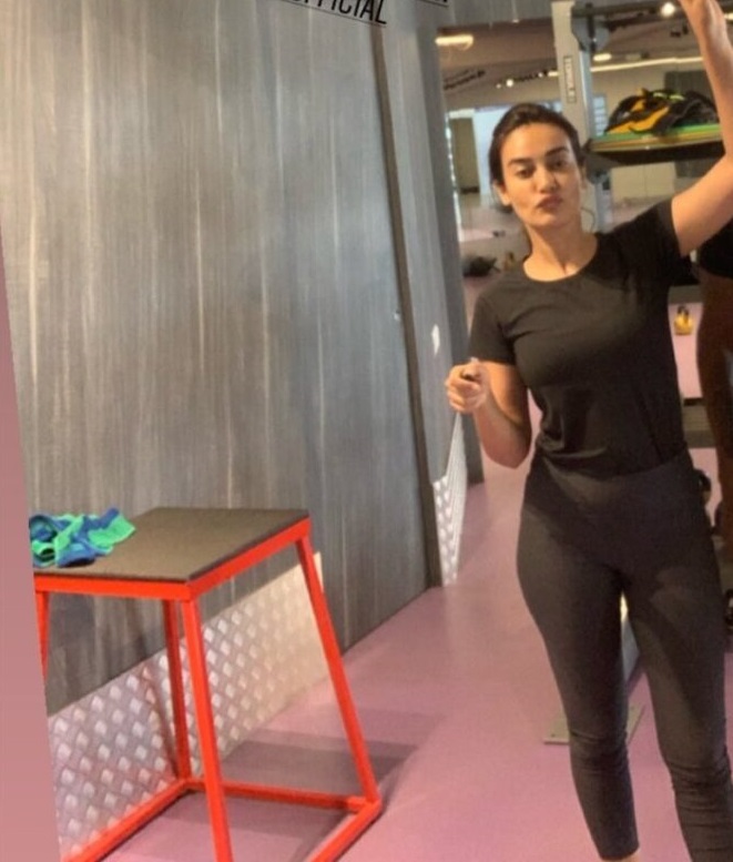 Hina Khan, Erica Fernandes, Surbhi Jyoti: HOT Looks In GYM Pants 2