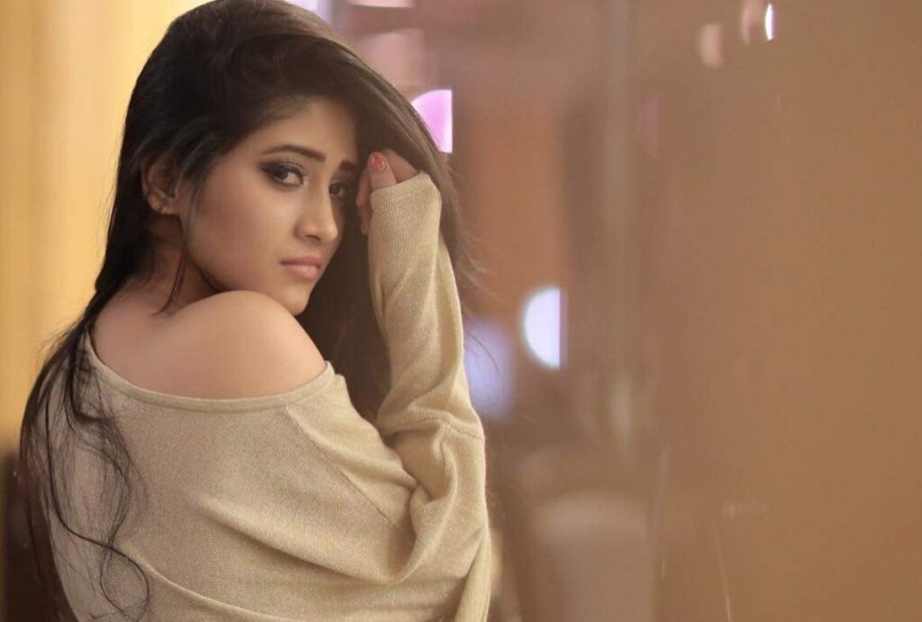 5 Unseen Photos Of Shivangi Joshi - 2