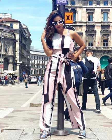 How To Wear Jumpsuit Like Hina Khan And Ashnoor Kaur? - 3