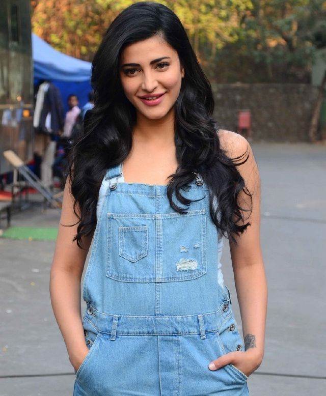 From Rakul Preet Singh To Shruti Haasan: Super Cool Ways To Rock The Dungaree Style - 2