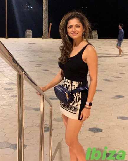 Jennifer Winget, Drashti Dhami, Sanaya Irani: Stunning in a LBD - 0