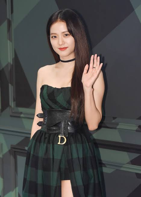 Jisoo VS Jennie VS Sunmi: Who's HOTTEST In High Slit Gown?