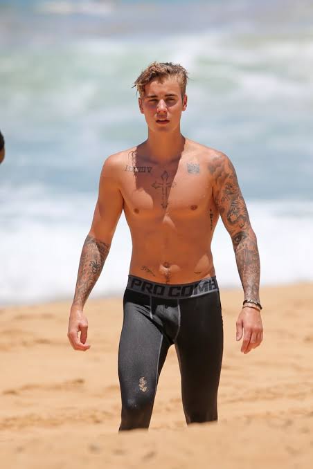 Justin Bieber, Brad Pitt and Chris Hemsworth's Shirtless Looks Are Making Us Go Crazy 1