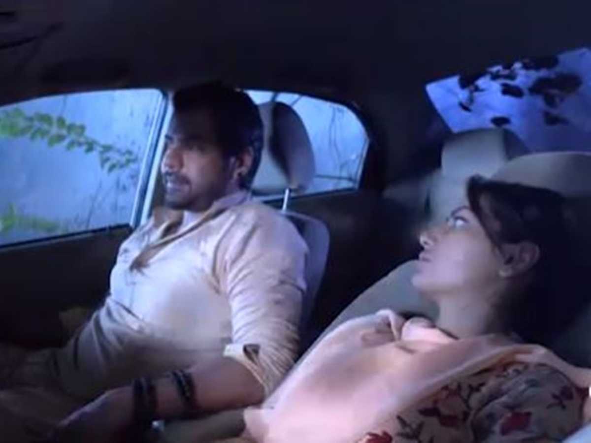 Kumkum Bhagya: Abhi And Pragya's HOT RAIN Romance Will Leave You Stunned 4