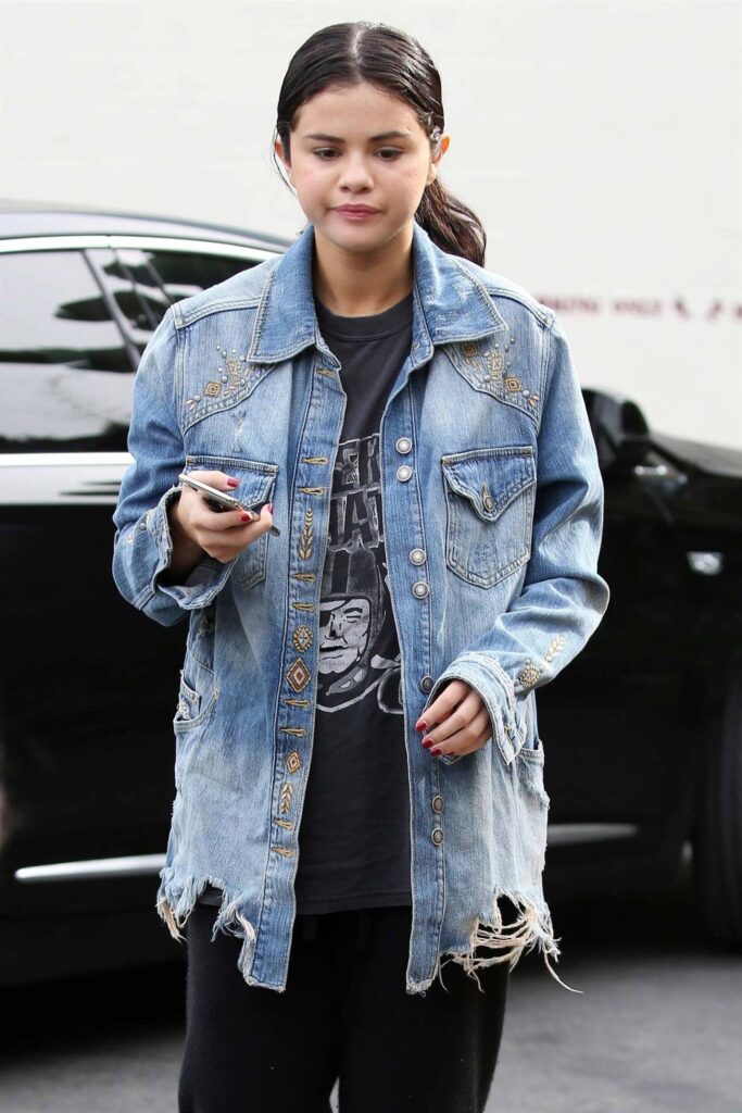 Learn To Get The ‘Denim Fashion’ Right Like Hollywood Sensation Selena Gomez - 1