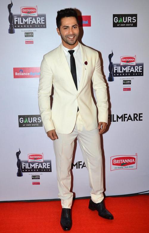 Make People Stare With These Red Carpet Looks From Shahid Kapoor, Vicky Kaushal, And Varun Dhawan - 2