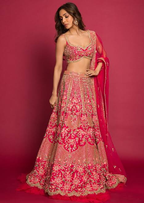 Malaika Arora, Parineeti Chopra, Sara Ali Khan: Stylish Lehenga Dupatta Draping Styles For You To Pick From 1